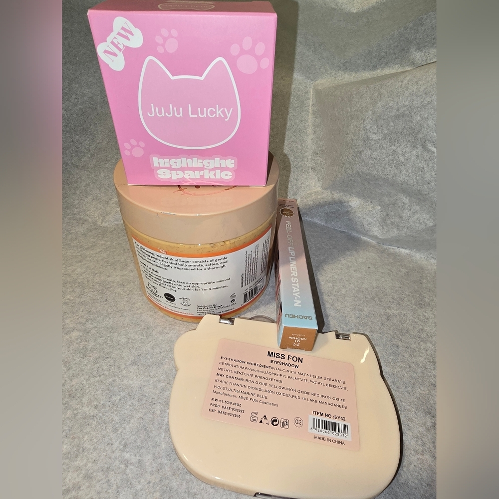 Hello Kitty Gift Set - Picture 2 of 2